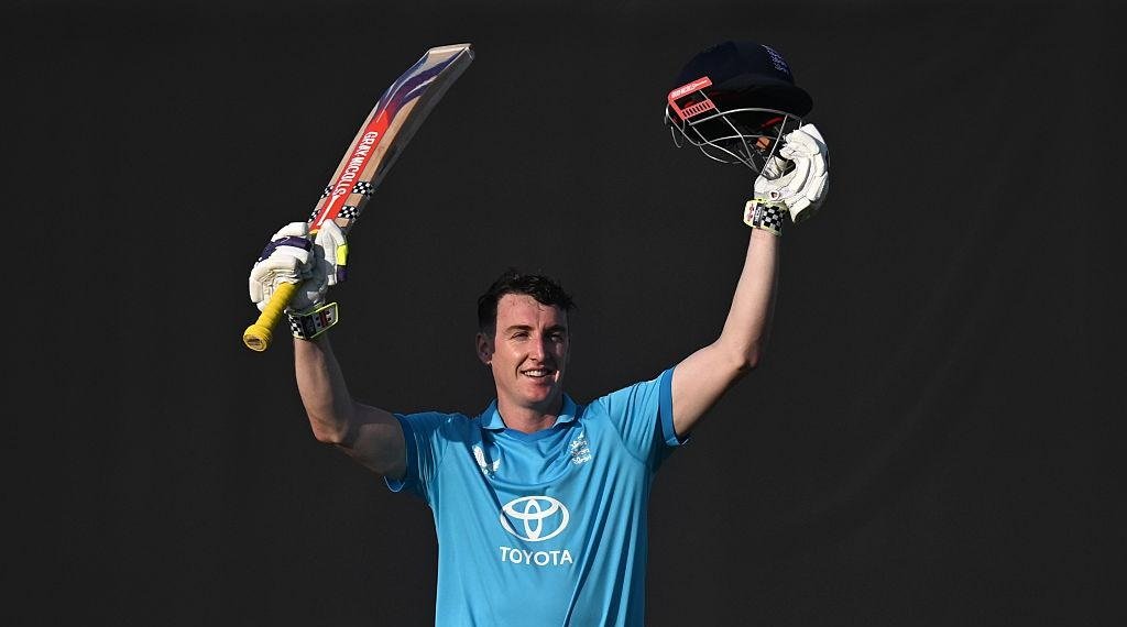 England Post a Mammoth 429/4